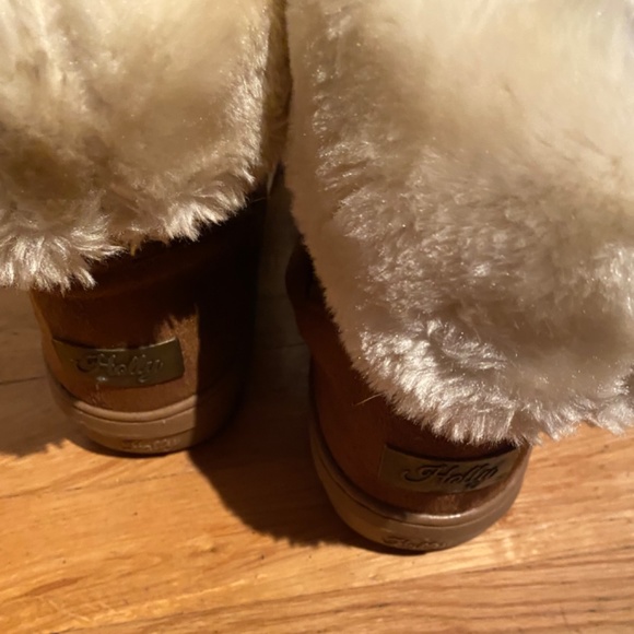 Tan faux fur lined boots - Picture 4 of 9